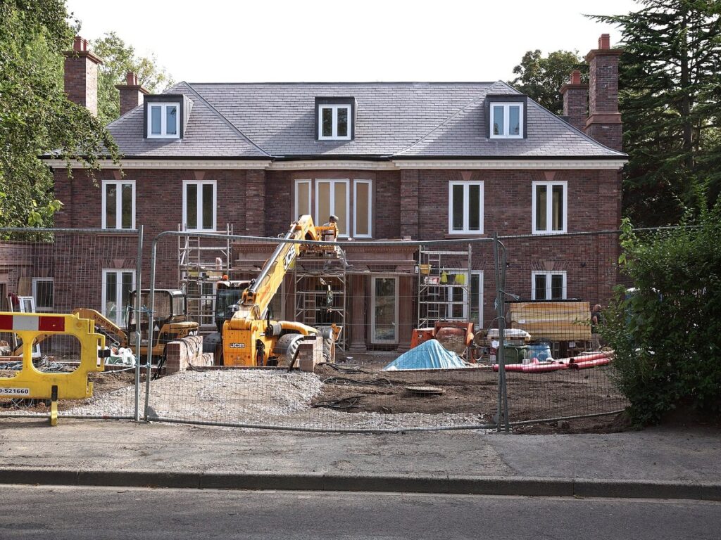 Ambitious DIY ^ - geograph.org.uk - 4117066